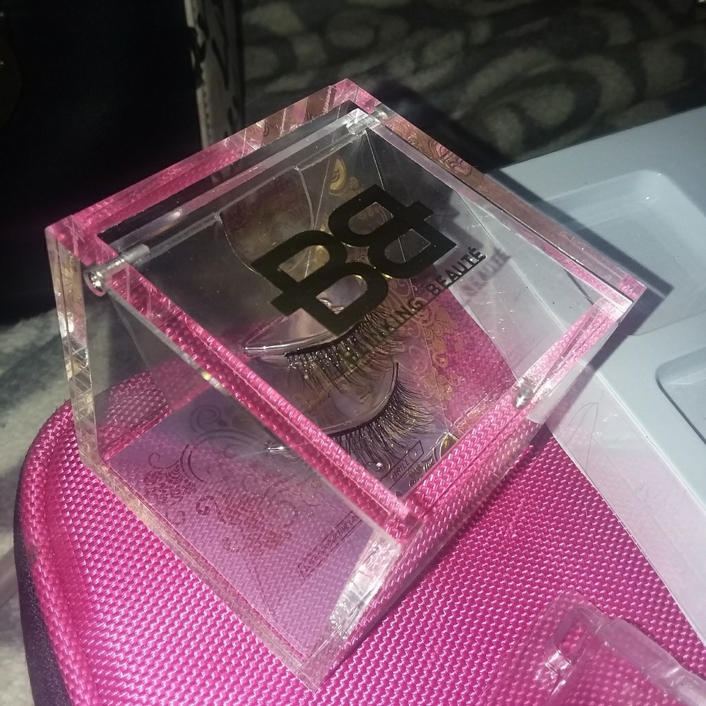 False Eyelashes - Picture 5 of 6